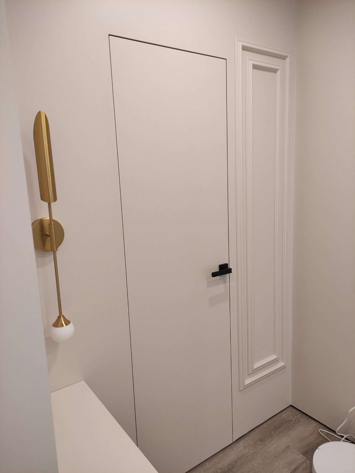 двери невидимки пример в квартире